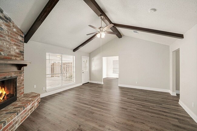 Building Photo - 4 bedroom, 2 bath - One story rental in Kingwood