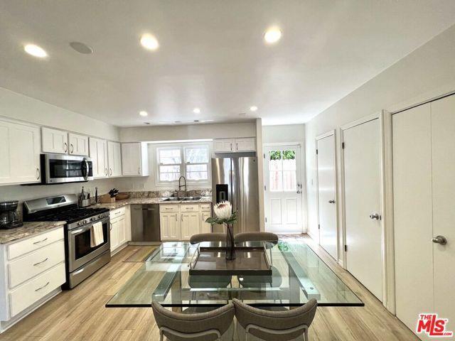 Building Photo - 422 Pacific St