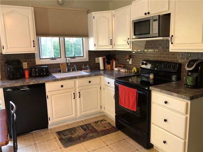 Building Photo - 161 Hines Rd