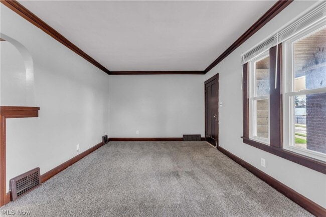 Building Photo - 1042 Mozina Dr