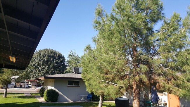 Building Photo - 2103 S Granada Dr