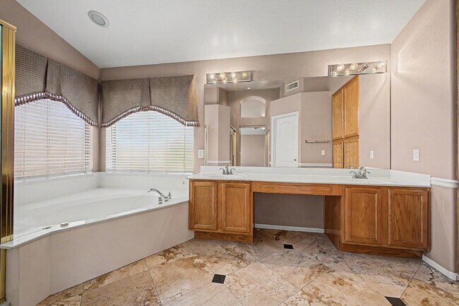 Building Photo - 6772 W Sonnet Dr