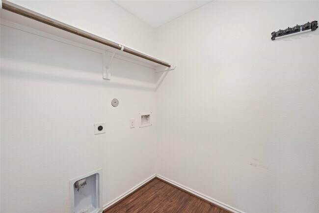 Building Photo - 26038 Quiet Field Ct