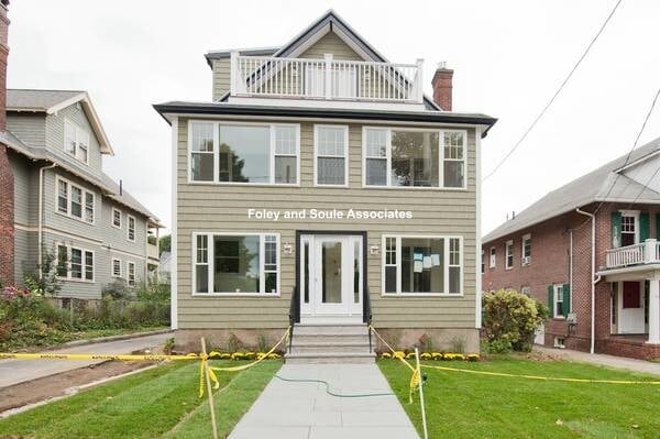 Building Photo - 379 Belmont St