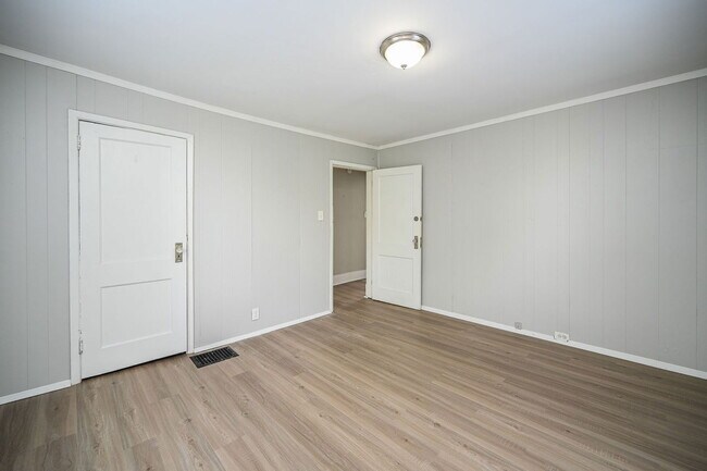 Building Photo - 2317 Stratford Ave