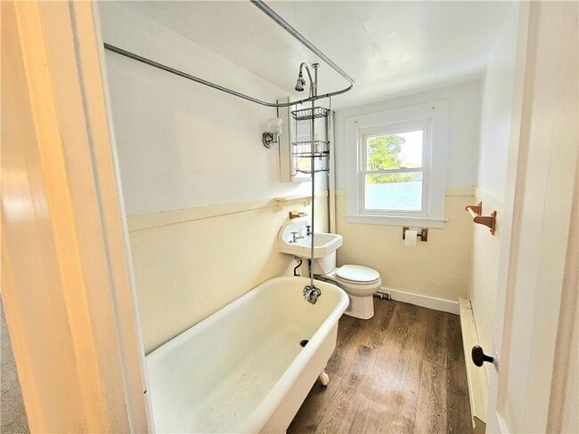 Building Photo - 13 York Ave