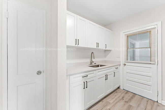 Building Photo - AFFORDABLE AND FULLY RENOVATED 3 BED 1 BATH