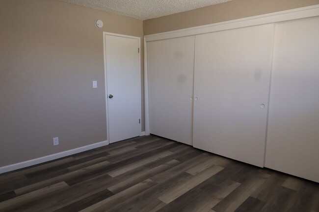 Building Photo - 430 W Moyer Ave