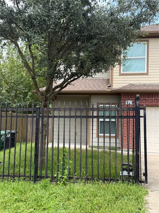 Building Photo - 8111 Sealey St