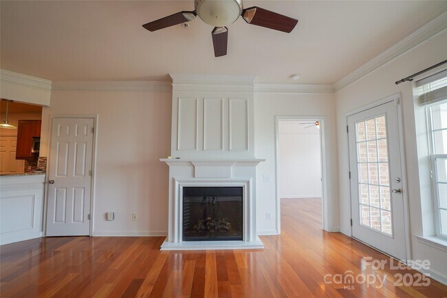 Building Photo - 14774 Via Sorrento Dr