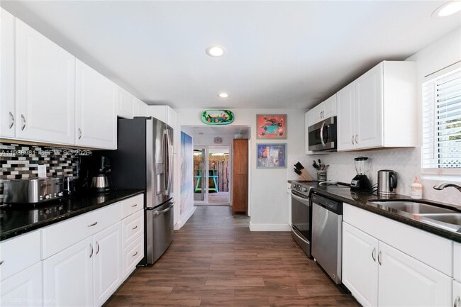 Building Photo - 212 SW 1st Ave