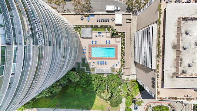 Building Photo - 700 E Ocean Blvd