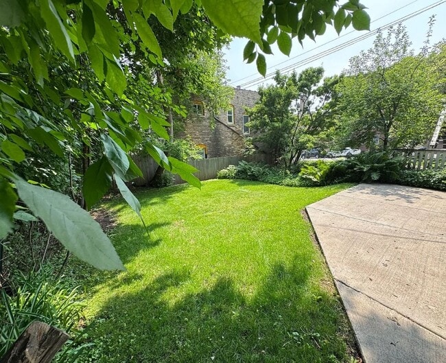 Building Photo - 1804 E 4th St