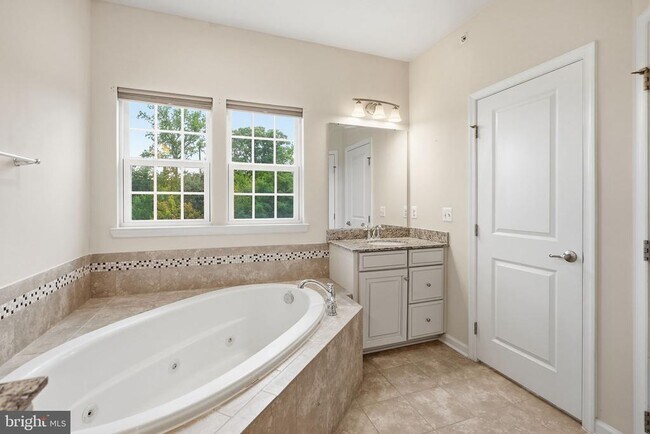 Building Photo - 3634 Briarwood Dr