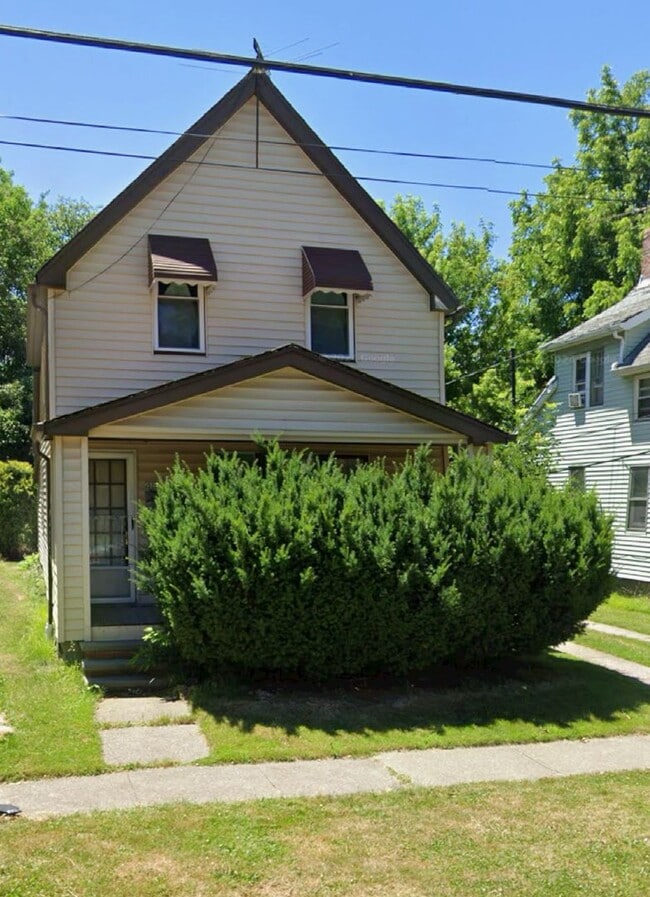 Primary Photo - Section 8 Accepted! Spacious Newly Renovat...