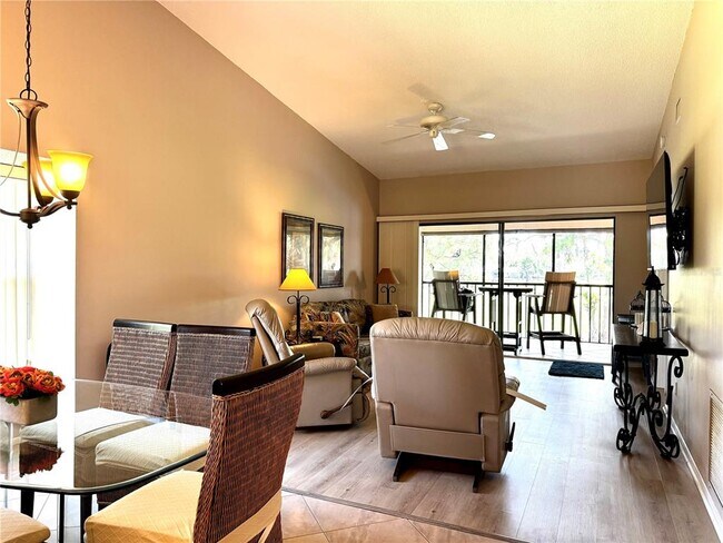 Building Photo - 4644 Weybridge St