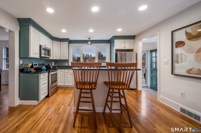 Building Photo - 99 Bay View Ave