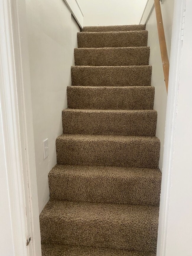 Building Photo - 3 bedroom 2 bath bungalow with basement and garage in Wayne