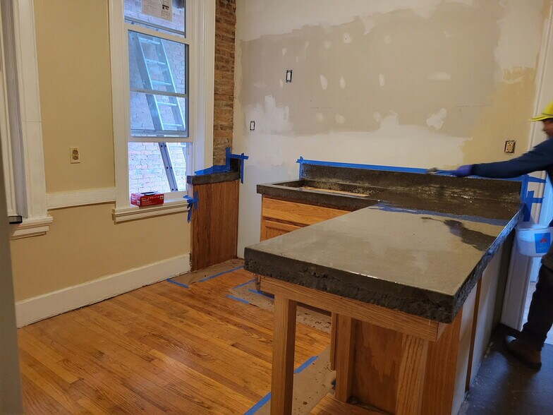 Building Photo - 208 Ash St