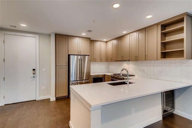 Building Photo - 900 S 1st St