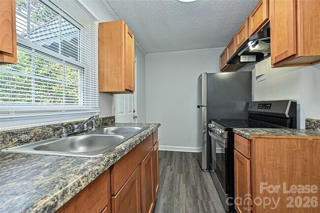 Building Photo - 301 Seldon Dr