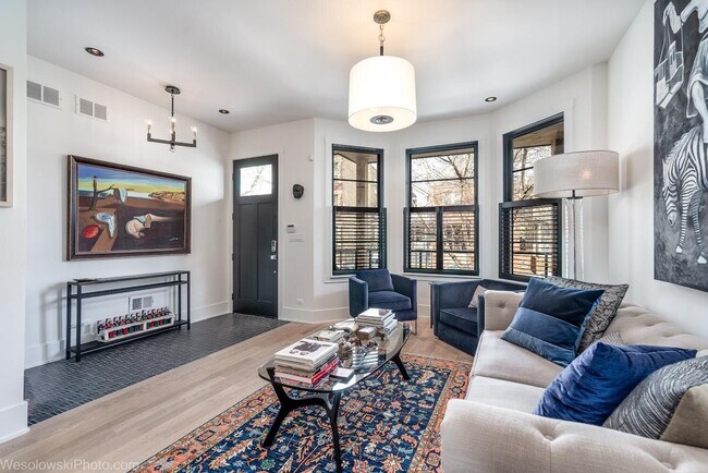 Building Photo - 2041 W Cuyler Ave