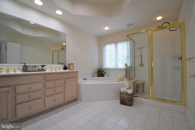 Building Photo - 16858 Panorama Dr