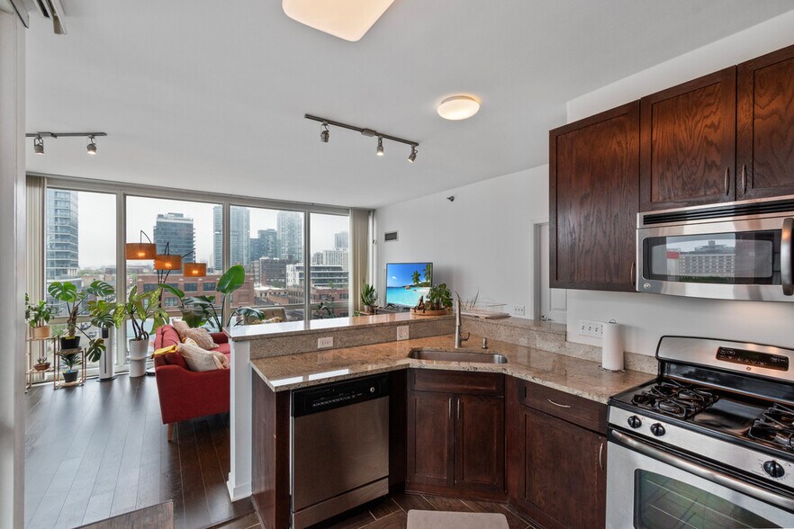 Building Photo - 757 N Orleans St