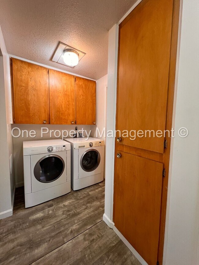 Building Photo - 121 SE 98th Ave