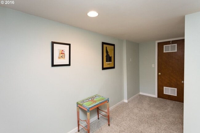 Building Photo - Coming Soon Sellwood-Moreland Two story, 3...