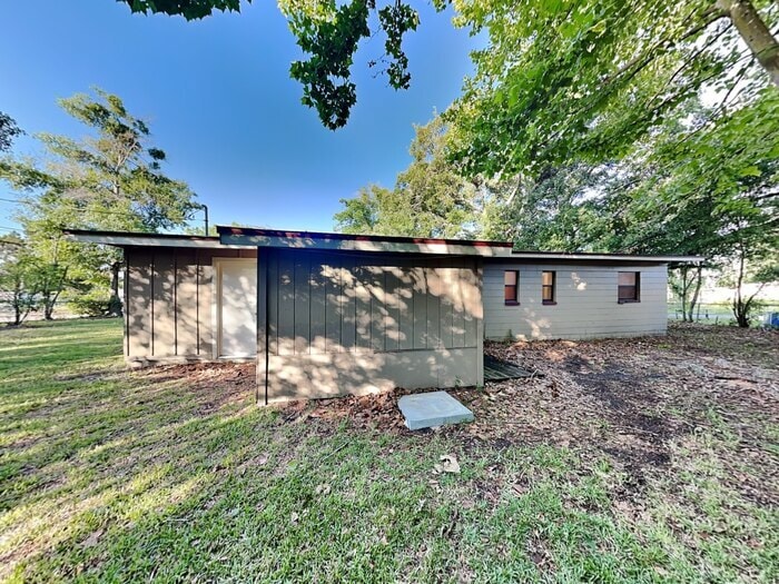 Building Photo - 237 Blairmore Blvd W