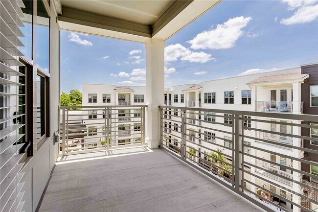 Building Photo - 1150 E Perry Ln