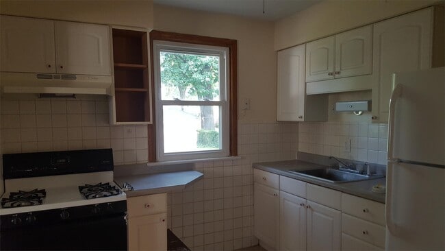 Building Photo - 21 Mary Ann Ct