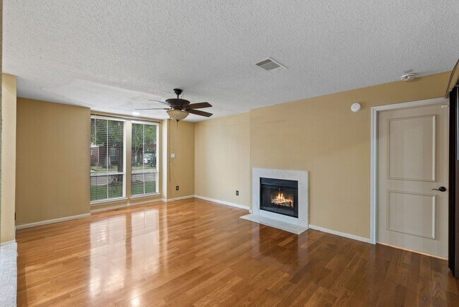 Building Photo - Charming 2 Story on Corner Lot