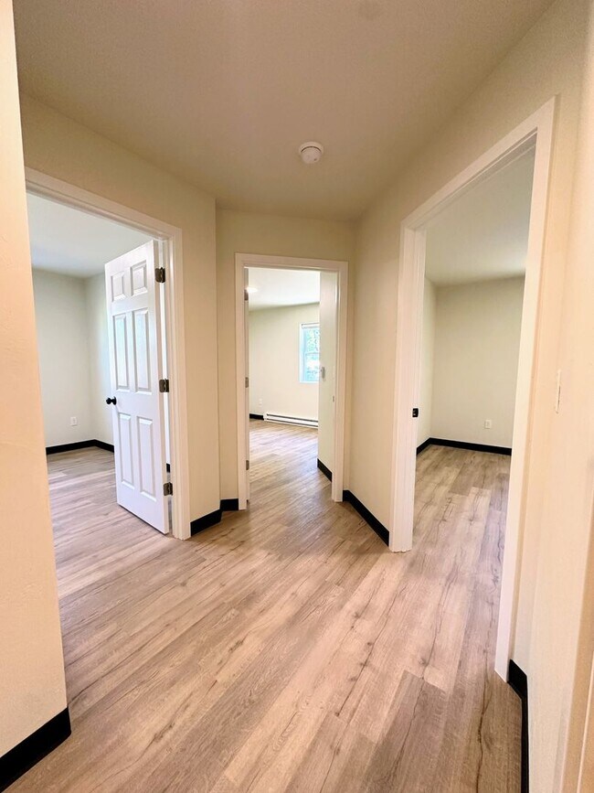 Building Photo - 1201-1203 Atrium Ct