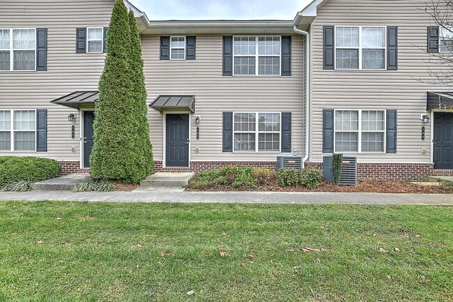 Building Photo - 2121 S Greenwood Dr