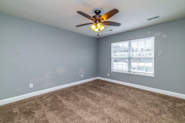 Building Photo - 924 Warrior Hill Dr