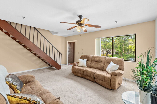 Building Photo - 7814 Shadowood Dr