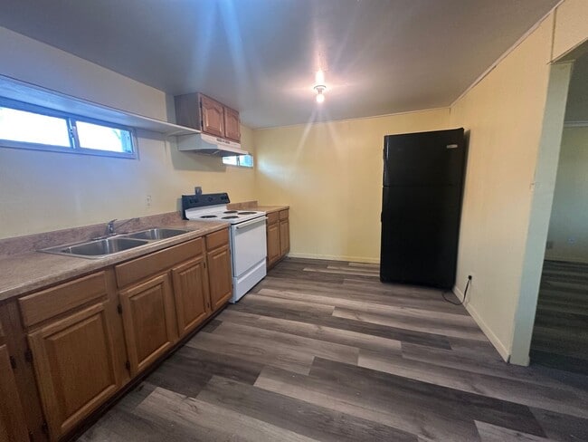 Building Photo - Remodeled unit with a Casita