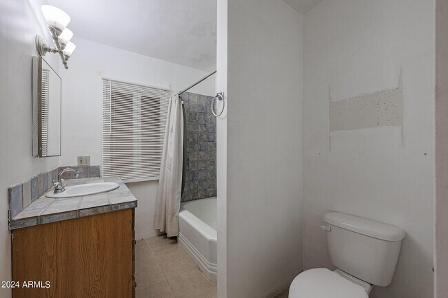 Building Photo - 7030 N 14th Ave