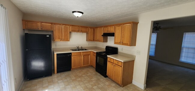 Building Photo - Hemingway Townhomes