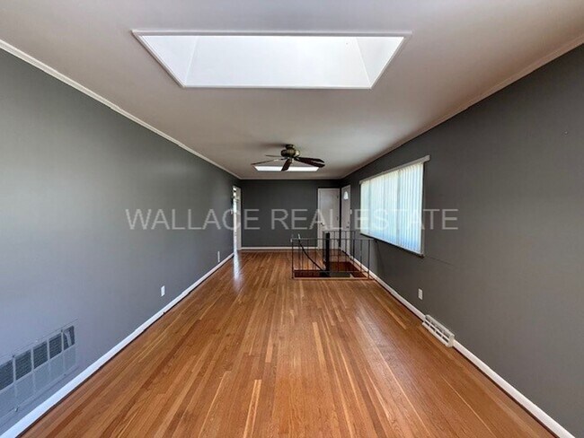 Building Photo - OAK RIDGE: 3 BEDROOM, 2.5 BATH HOME IN EMORY HEIGHTS