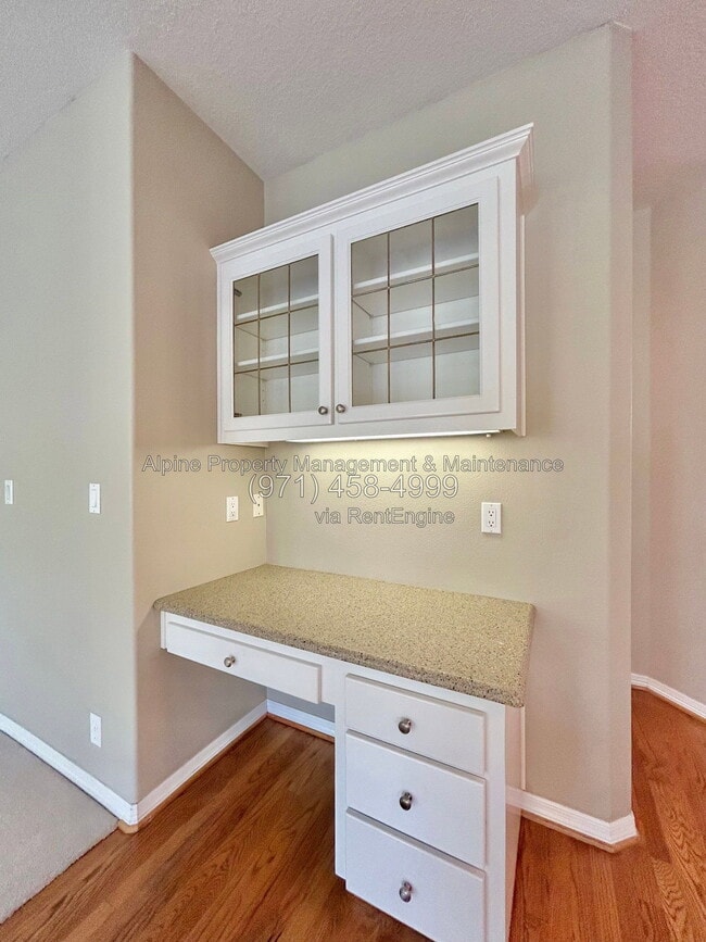 Building Photo - 820 NW Pebble Beach Way