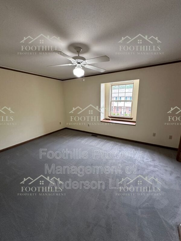 Building Photo - 415 Nelson Dr
