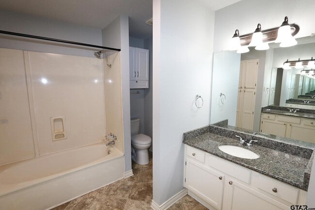 Building Photo - 963 Creekside Drive