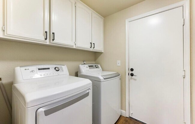 Building Photo - Beautiful Antelope Home with Private Pool | Available July 1st | $3,350/mo