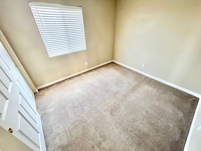 Building Photo - BEAUTIFUL 2 STORY HOUSE IN GATED SEVEN HIL...