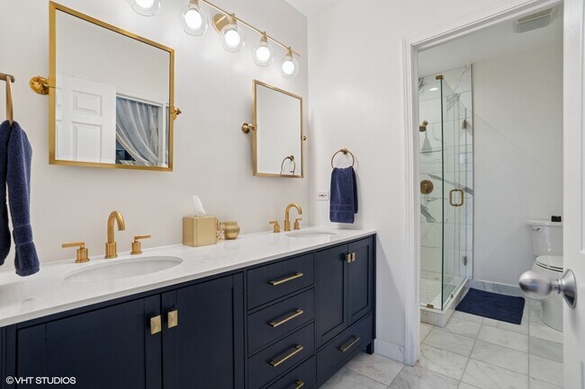 Building Photo - 426 N Noble St