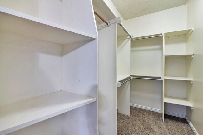 Building Photo - 3 Bed - 2.5 Bath, Beautiful Home in Ogden - Fully Fenced Yard! - Available on June 10th!