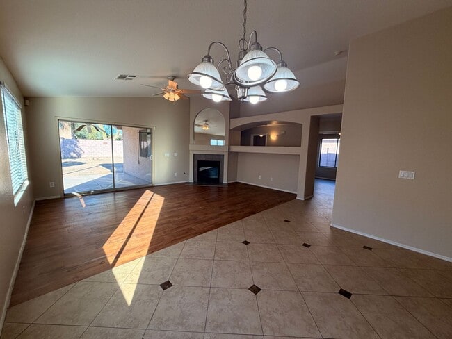 Building Photo - Gorgeous 3Bdm 2Ba Goodyear Home on a Cul-de-sac! *NO Carpets*